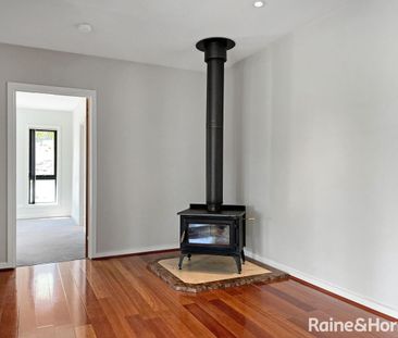 Country Living Close To Queanbeyan Town Centre - Photo 2