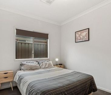 CONVENIENTLY LOCATED THREE BEDROOM HOME - Photo 3