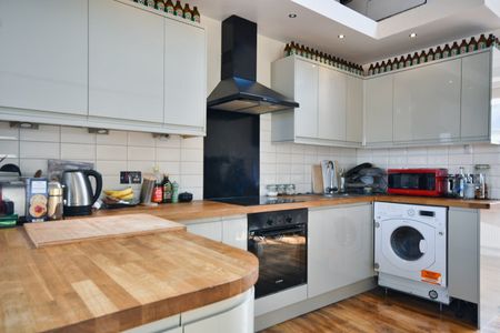 4 Bed Maisonette, Newark Street, E1 - Photo 5