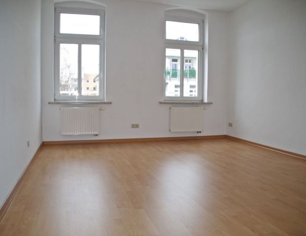 2-Raum • Einbauküche • Gartenmitbenutzung • Laminat • ruhige Lage • Altendorf • mal anschauen? - Foto 1