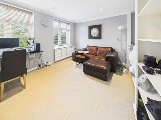 Studio to rent - Photo 1