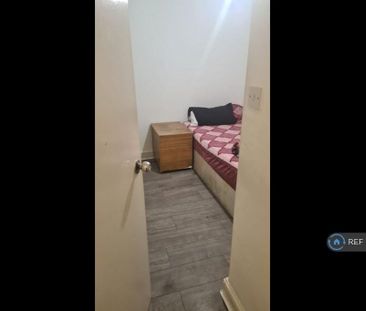 4 bedroom end of terrace house to rent - Photo 5