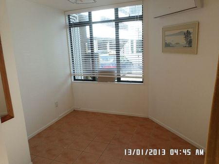 Quiet ground floor with parking - Photo 5