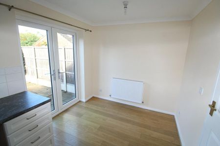 2 bedroom semi-detached house to rent - Photo 5