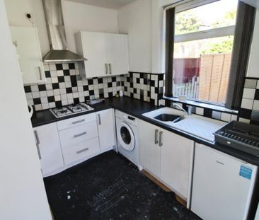 2 bedroom semi-detached house to rent - Photo 2