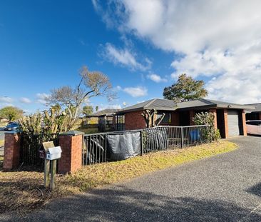 FAVONA, 3 BEDROOMS - Photo 2