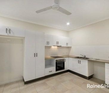 3 bedroom, 2 bathroom home! - Photo 4