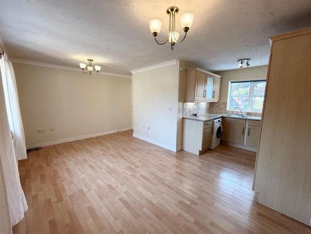 1 bedroom coach house to rent - Photo 2