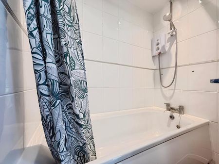 2 bedroom terraced house to rent - Photo 4