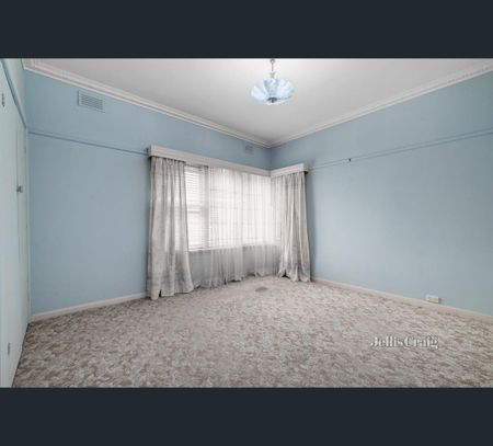 14 Kemp Avenue, Mount Waverley, Vic 3149 - Photo 4