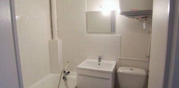 Location Appartement 1 pièce 16m² CLERMONT FERRAND 63100 - Photo 2