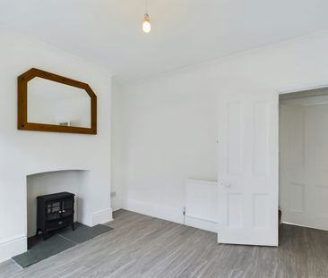 Terraced House to rent on - Photo 1