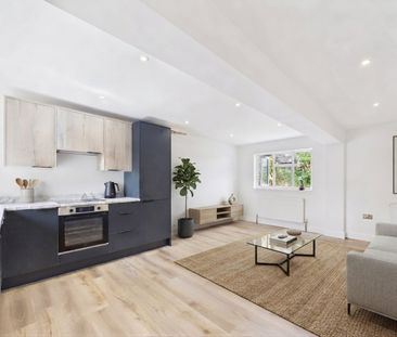 1 bedroom Flat in Vicarage Road, Camberley - Photo 1