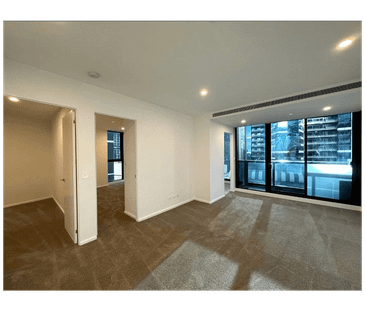 Contemporary City-Edge Apartment with Parking, Pool & Gym - Photo 3