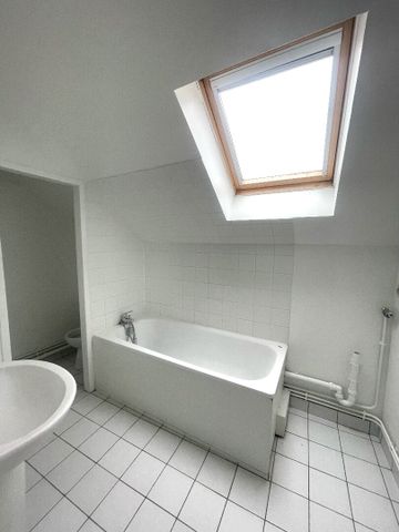 Location Appartement 4 pièces 106m² ROUEN 76000 - Photo 3