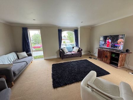 A home with great street appeal and comfort inside - Photo 2