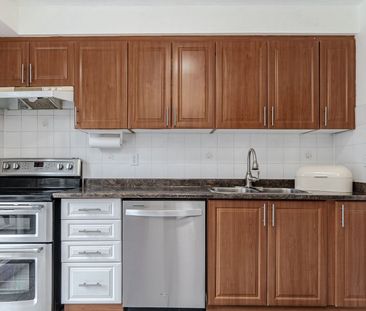 For Lease - 39 Courtleigh Square, Brampton, Ontario - Photo 5