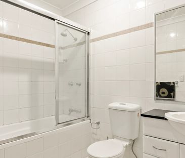 Stylish Modern Apartment in Great Location - Photo 4