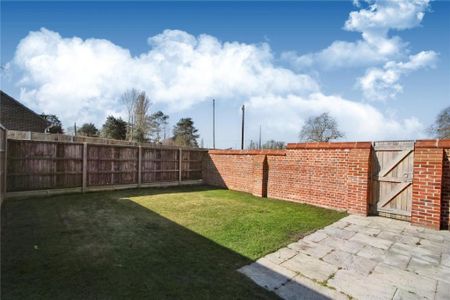 3 bedroom semi-detached house to rent - Photo 5