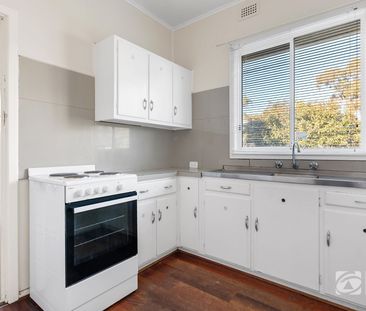 Spacious Three Bedroom Home - Photo 4