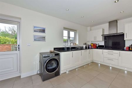 A stunning contemporary three bedroom home in a beautiful courtyard development. - Photo 5