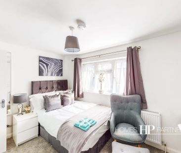 Martyrs Avenue, Langley Green, RH11 - Photo 1