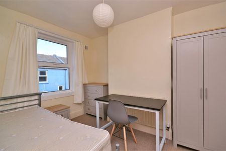 4 bedroom terraced house to rent - Photo 5