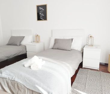 Rua de São Sebastião da Pedreira, Lisbon, Lisbon 1050-010 - Photo 4