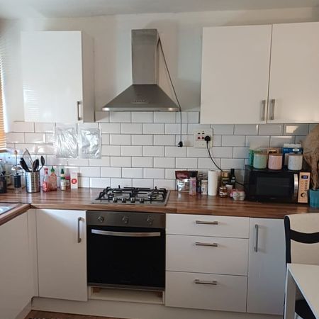 3 Bed Flat, Old Church Road, E1 - Photo 4