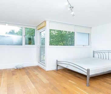 Modern split level 3 bed with easy access to Camden - Photo 1