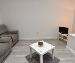 3 bedroom House in Elizabeth Street, Leeds - Photo 2