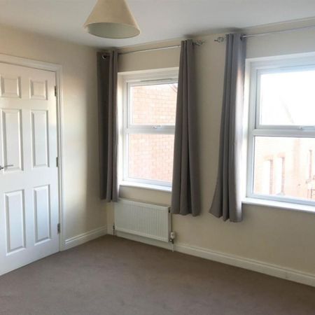 2 bedroom Flat To Let - Photo 3