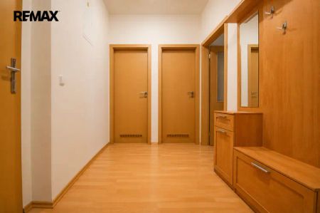 Pronájem světlého bytu 2+kk s terasou a parkováním v Hradci Králové, Ve Stromovce - Photo 4