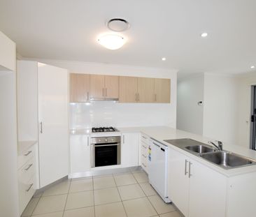 AS GOOD AS IT LOOKS! DELIGHTFUL, FULLY AIR CONDITIONED, DUPLEX HOME - Photo 6