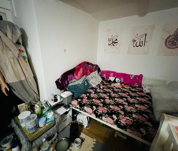 4 Bed Terraced House, Clifford Road, E16 - Photo 2