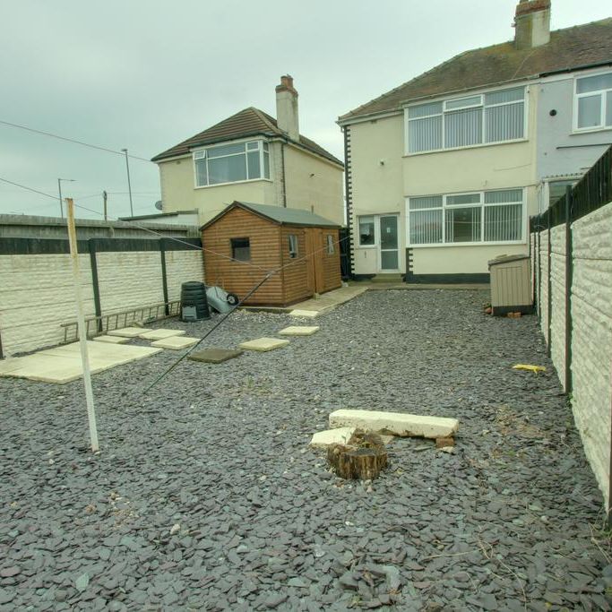 3 bedroom semi-detached house to rent - Photo 1