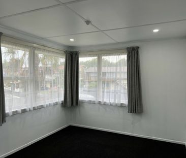 Close to the showgrounds complex - Photo 4