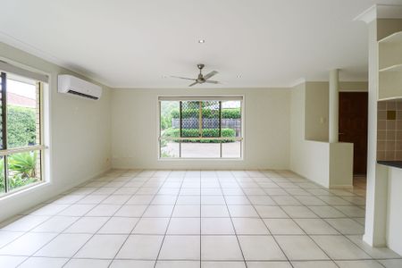 TIDY 3 BEDROOM DUPLEX WITH PRIVATE BACKYARD - Photo 2