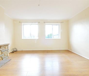 2 bedroom maisonette to rent - Photo 2