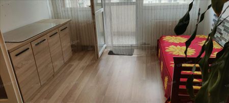 Kiadó jó állapotú panel lakás - Szolnok - Photo 3
