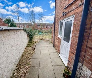 3 bedroom end of terrace house to rent - Photo 5