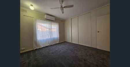 Fantastic location close to everything you could need - Photo 3