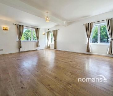 5 bedroom detached house to rent - Photo 2