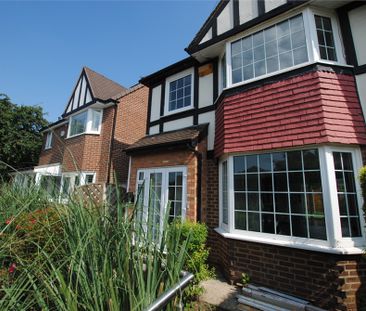 North Road, kent, London - Photo 2
