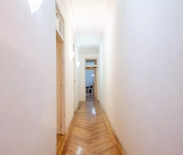 Room for rent in 9-bedroom apartment in Ópera - Foto 5