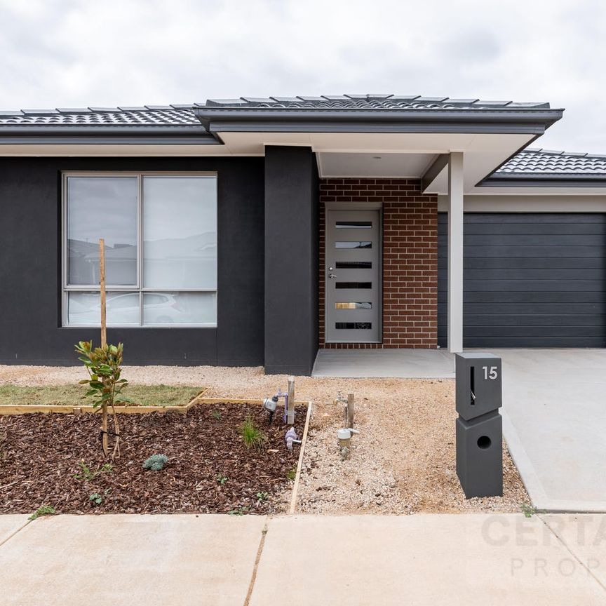 15 Timberland Dr, Tarneit, Vic 3029 - Photo 1