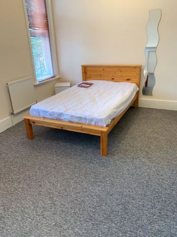 5 bedroom semi-detached house to rent - Photo 4