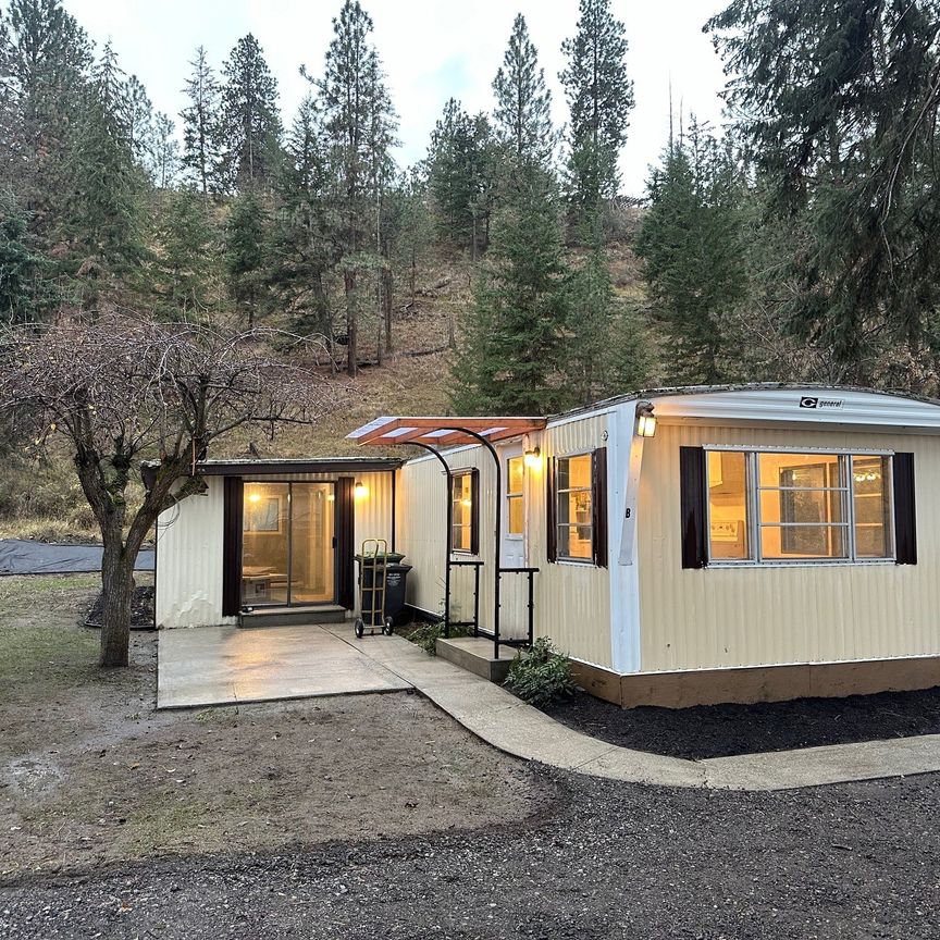 2 bedroom + den on Gordon Dr - Photo 1