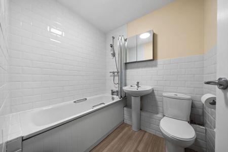 Station Approach, Ewell, KT17 - Photo 5