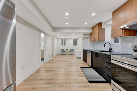 Detached Home For Lease | W9044225 - Photo 2